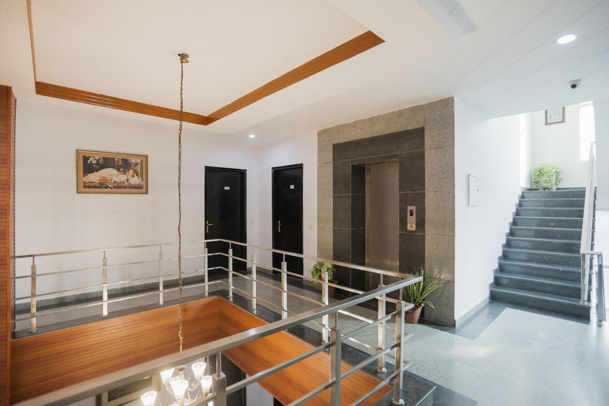 Hotel O Kanishk Inn Gurgaon Exterior photo